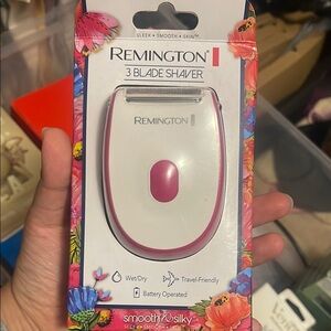 Remington Pink 3 Blade Shaver